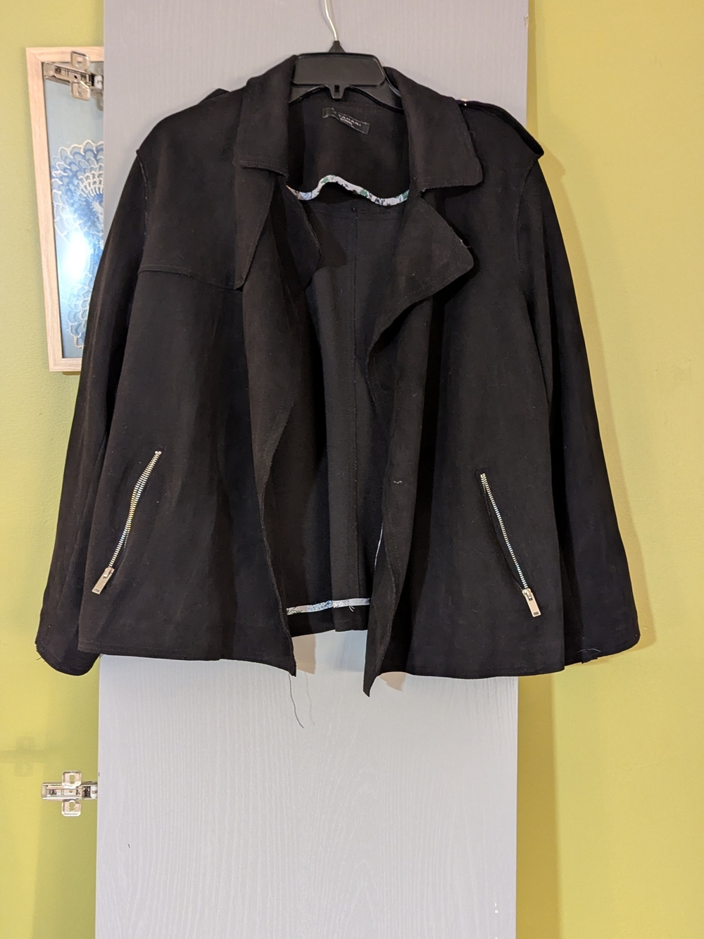 Black Women's Zip-Pocket Jacket - Classic Style